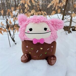 Brina the Chocolate Dipped Big foot Valentine Squishmallow 8inch NWT